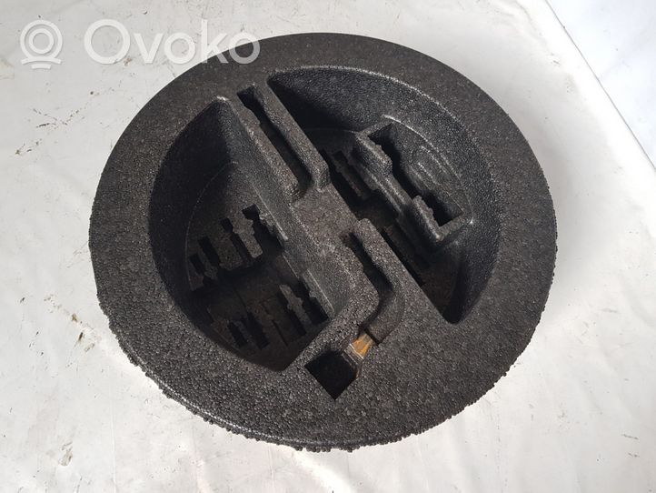 Toyota Avensis T250 Rivestimento vano della ruota di scorta 