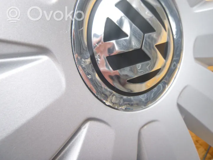 Volkswagen PASSAT B7 Kołpaki oryginalne R16 3AA601147