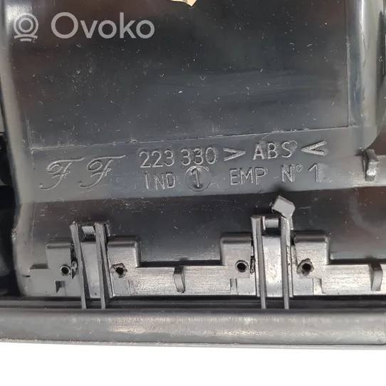 Citroen C4 I Dysze / Kratki nawiewu deski rozdzielczej 9616431577