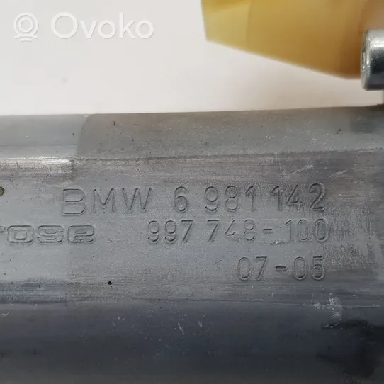 BMW 5 E60 E61 Moteur de lève-vitre de porte avant 0130821458