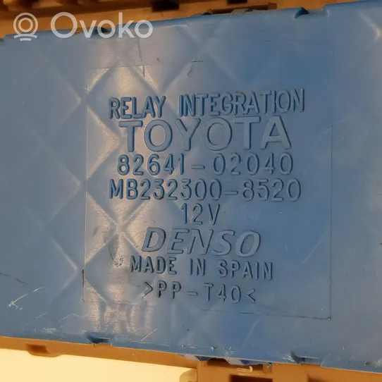 Toyota Corolla E120 E130 Skrzynka przekaźników 8264102040