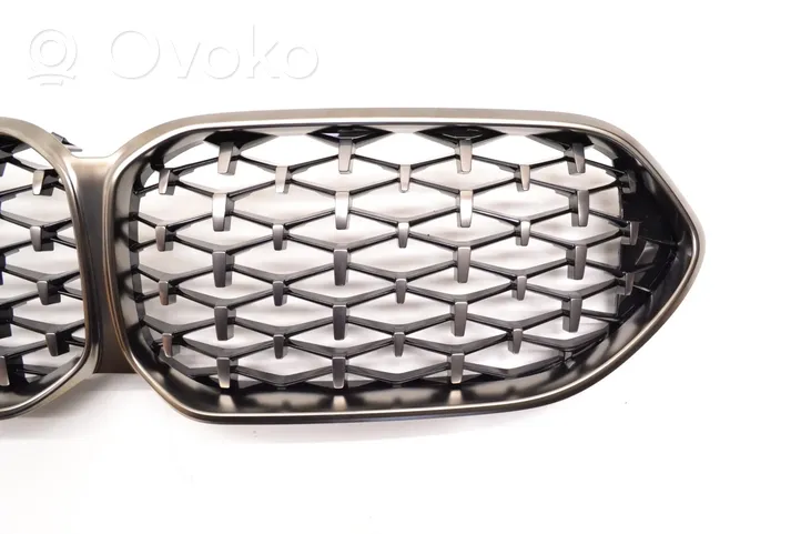 BMW 5 F10 F11 Maskownica / Grill / Atrapa górna chłodnicy 7077402