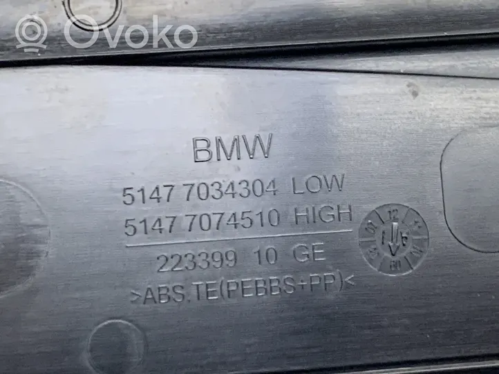 BMW 5 E60 E61 Listwa boczna 7034303