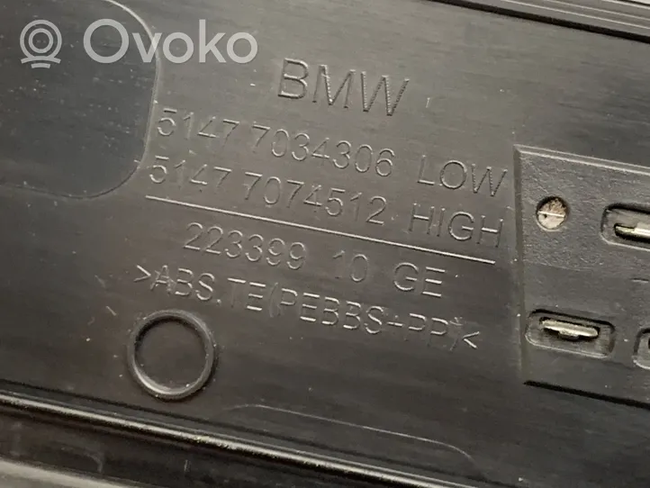BMW 5 E60 E61 Отделка заднего порога (внешняя) 7034303