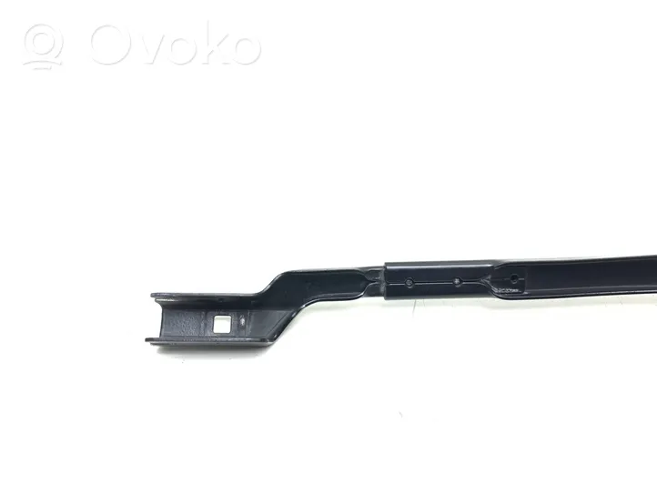 Toyota Prius (XW50) Front wiper blade arm 