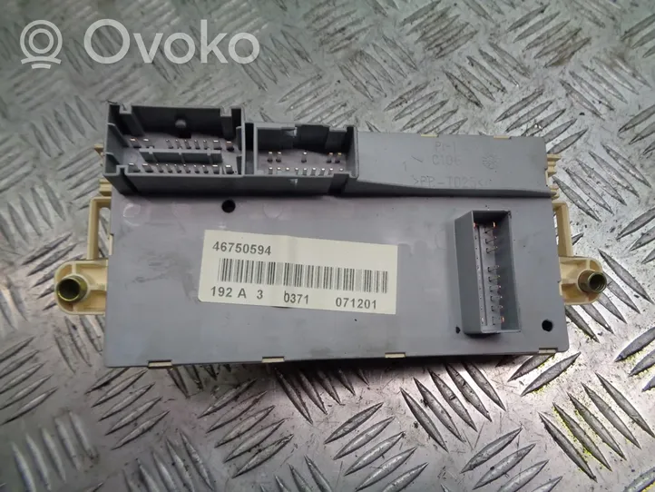 Fiat Stilo Dangtelis saugiklių dėžės 46750594