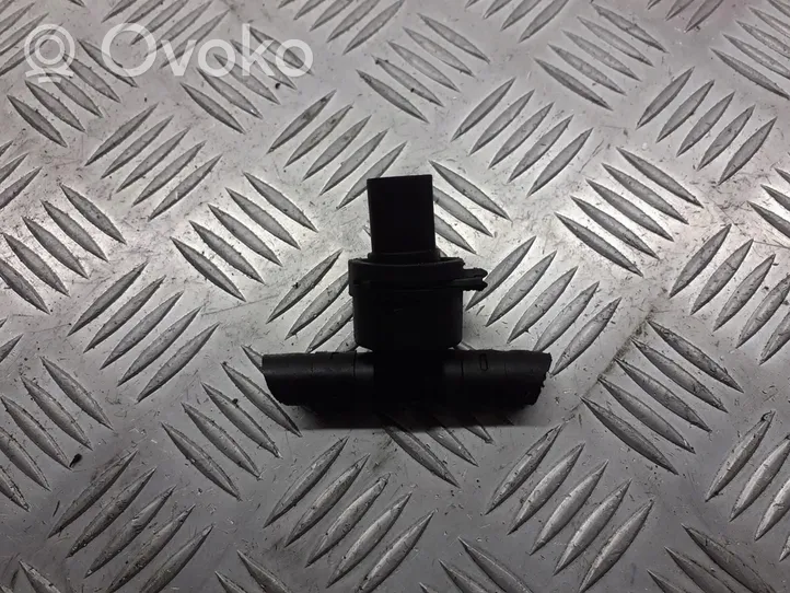 Audi A4 S4 B7 8E 8H Sensore temperatura del carburante 038906081B