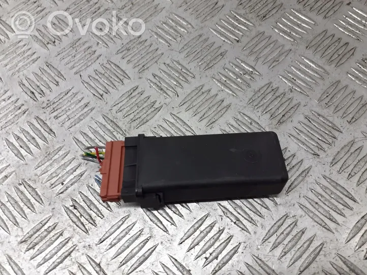 Citroen Saxo Šoninių slankiojančių durų ECU modulis 9637671980