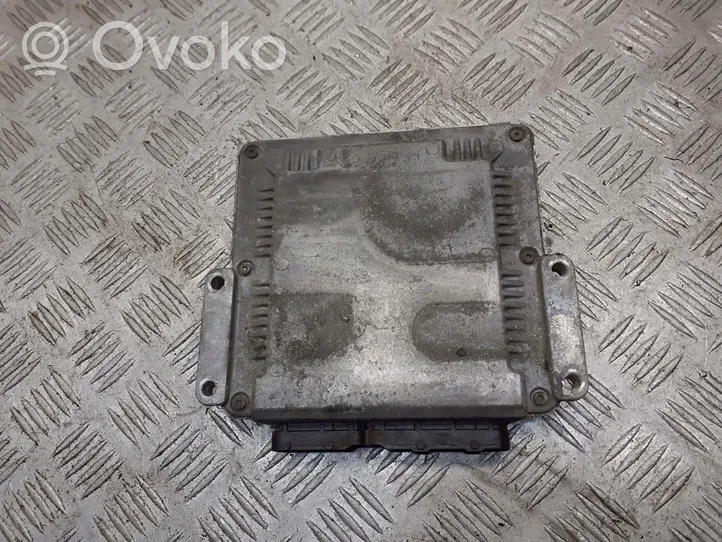 Chrysler Grand Voyager IV Komputer / Sterownik ECU silnika 04727661AB