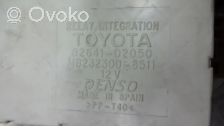 Toyota Corolla E120 E130 Pokrywa skrzynki bezpieczników 82641-02050