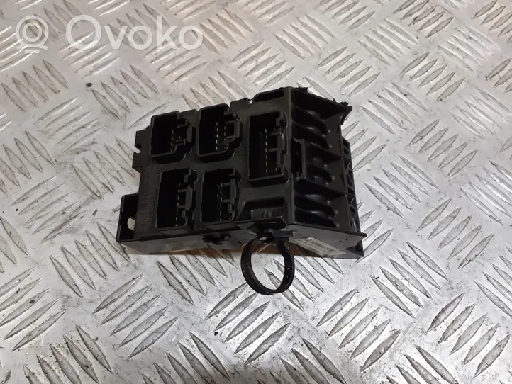 Toyota Avensis T250 Coperchio scatola dei fusibili 82734-05030