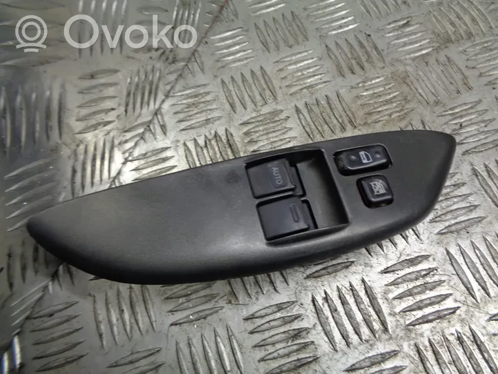 Toyota Yaris Ramka przycisków otwierania szyby drzwi przednich 