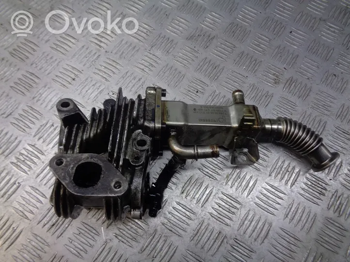 Renault Megane II EGR-venttiilin/lauhduttimen kiinnike 8200360566A