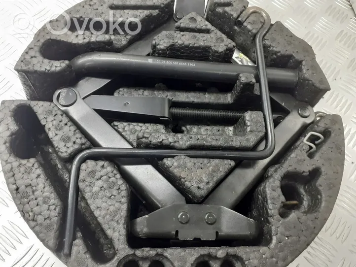 Opel Signum Rivestimento vano della ruota di scorta 13107800