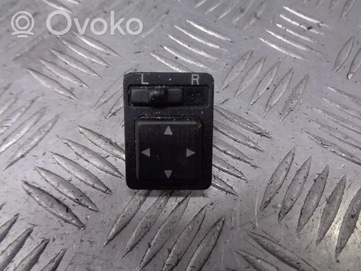 Toyota Avensis T220 Wing mirror switch 