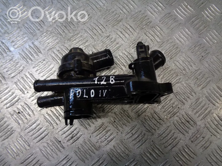 Volkswagen Polo IV 9N3 Termostaatin kotelo 03C121111B