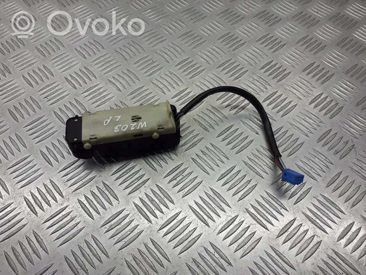 Mercedes-Benz C W203 Support bouton lève vitre porte avant A2038200110