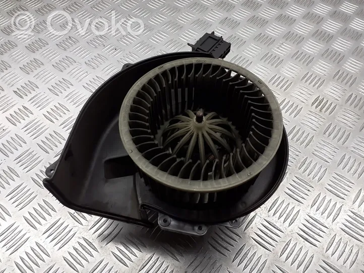 Volkswagen Polo IV 9N3 Moteur de ventilateur porte avant 6Q1820015G