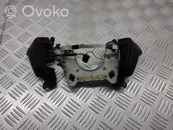 Toyota Avensis Verso Ohjauspyörän painikkeet/kytkimet 