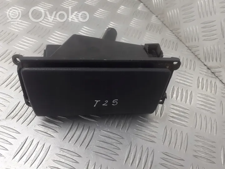 Toyota Avensis Verso Takaoven tuhkakuppi 55630-05010