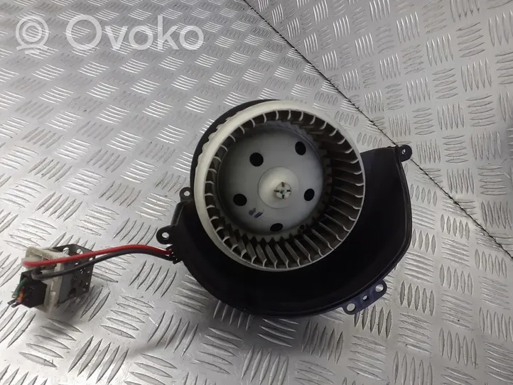 Opel Zafira B Moteur de ventilateur porte avant 52421335