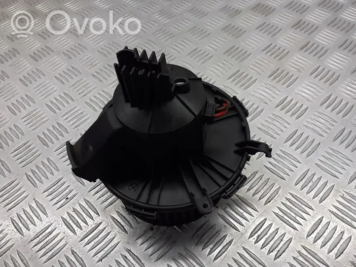 Opel Zafira B Moteur de ventilateur porte avant BEHRD8087