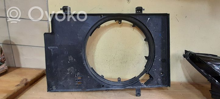 Ford Fiesta Jäähdyttimen jäähdytinpuhaltimen suojus t949637