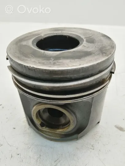 Renault Master II Piston 