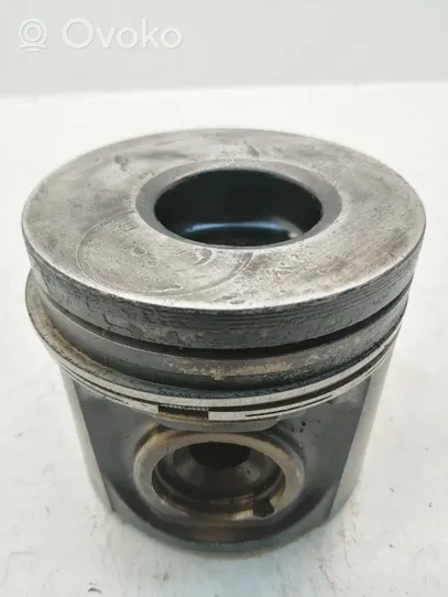 Renault Master II Piston 