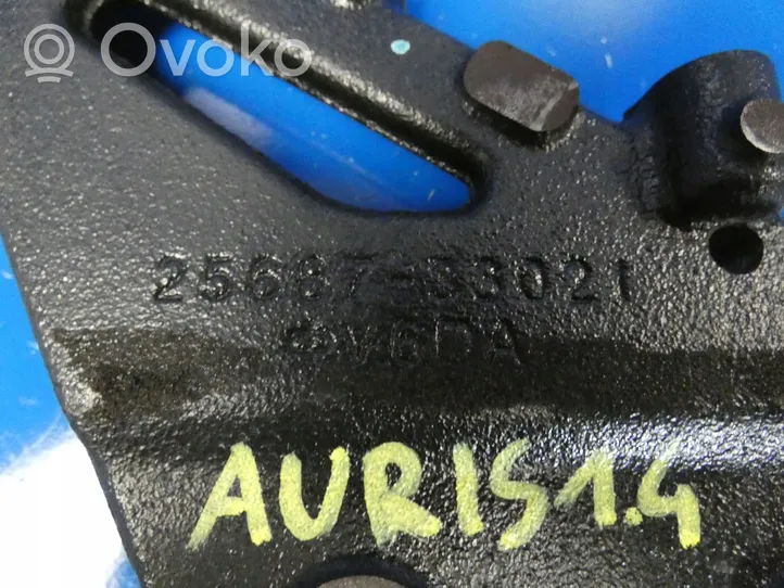 Toyota Auris E180 Moottorin kiinnikekorvake (käytetyt) 2568733021