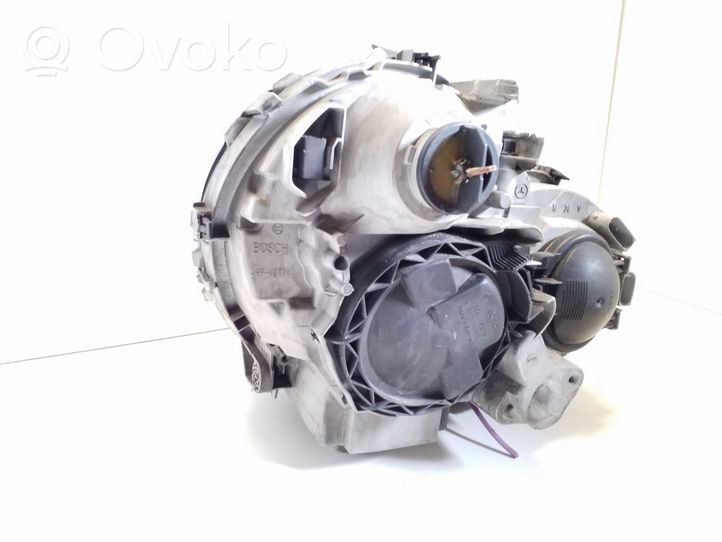 Mercedes-Benz C W203 Lampa przednia A2038201161