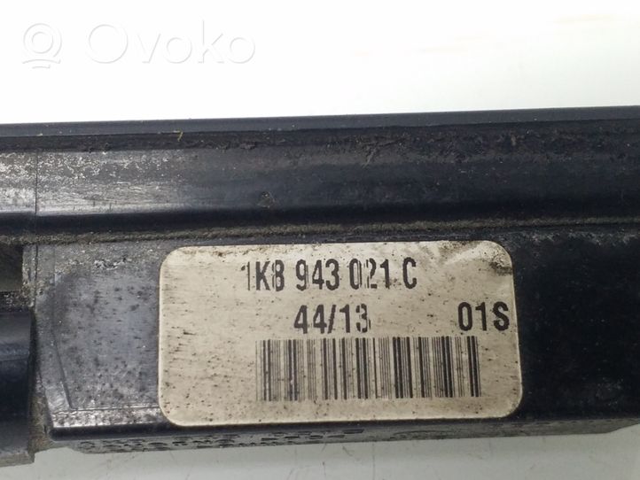 Volkswagen PASSAT B7 Lampa oświetlenia tylnej tablicy rejestracyjnej 1K8943021C