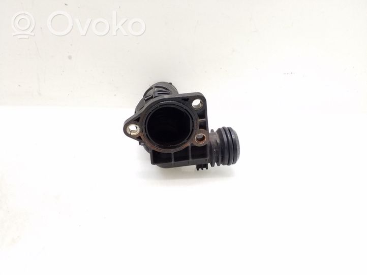 Volkswagen Golf VII Termostaatin kotelo 04L121111C