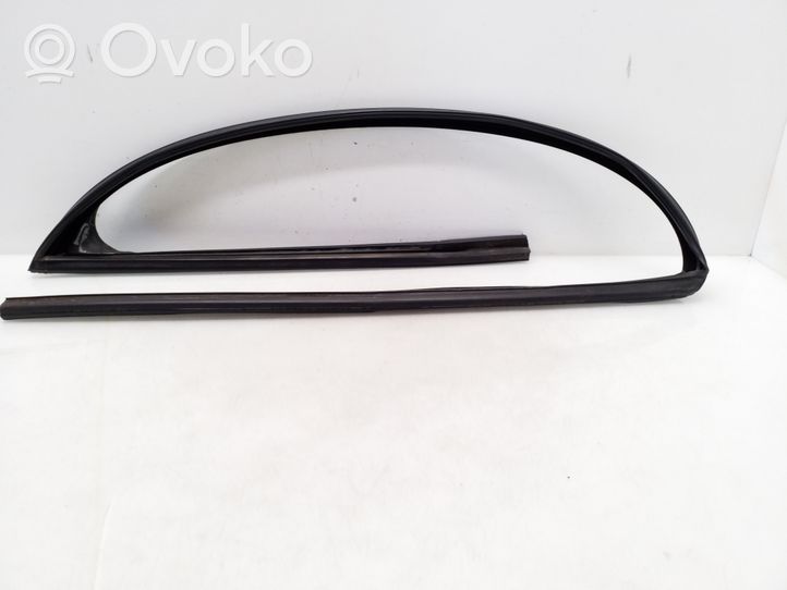 BMW 5 F10 F11 Rubber seal front door window/glass 7182274R