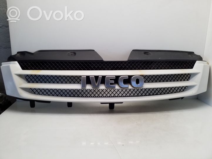 Iveco Daily 35.8 - 9 Griglia superiore del radiatore paraurti anteriore 3802801