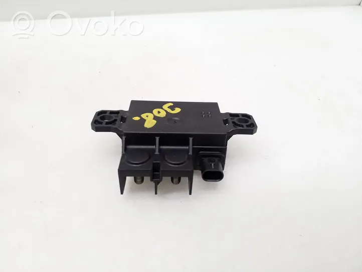 Mercedes-Benz Vito Viano W447 Charging relay A0009822023