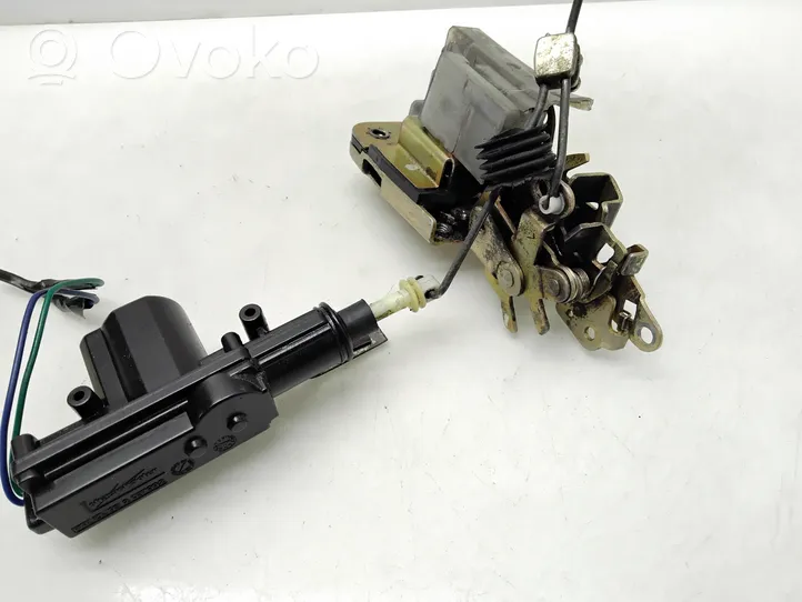 Volkswagen Transporter - Caravelle T4 Front door lock 701837015C