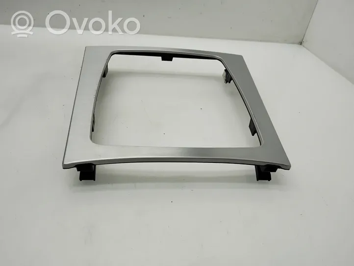 Mercedes-Benz C W204 Rivestimento in plastica cornice della leva del cambio 2046803408