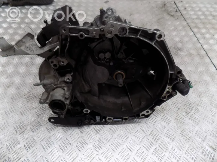 Peugeot 2008 II Manual 6 speed gearbox 20V253