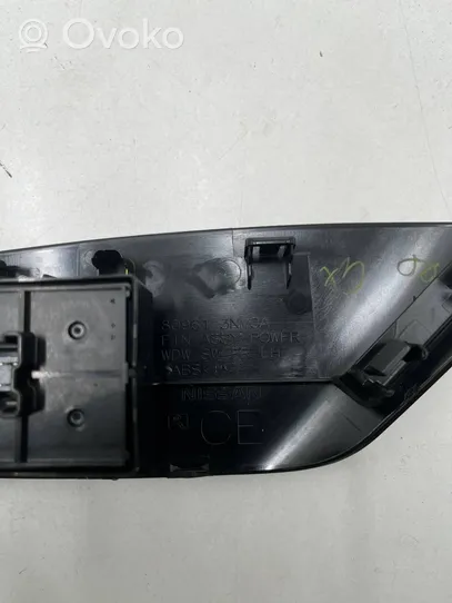 Nissan Leaf II (ZE1) Rivestimento pulsantiera finestrino della portiera anteriore 809613NM0A