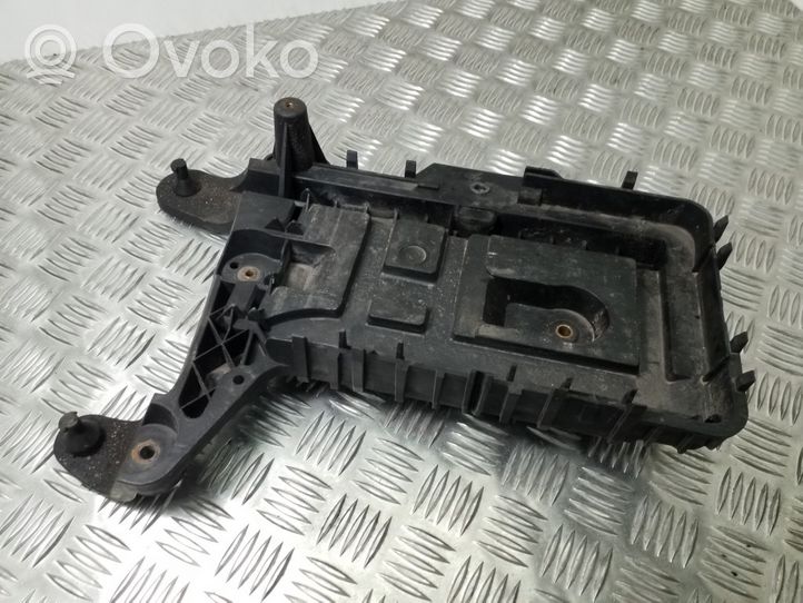 Volkswagen Golf VI Vassoio batteria 1K0915333