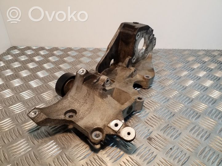 Volkswagen Tiguan Mocowanie alternatora 03L903139D