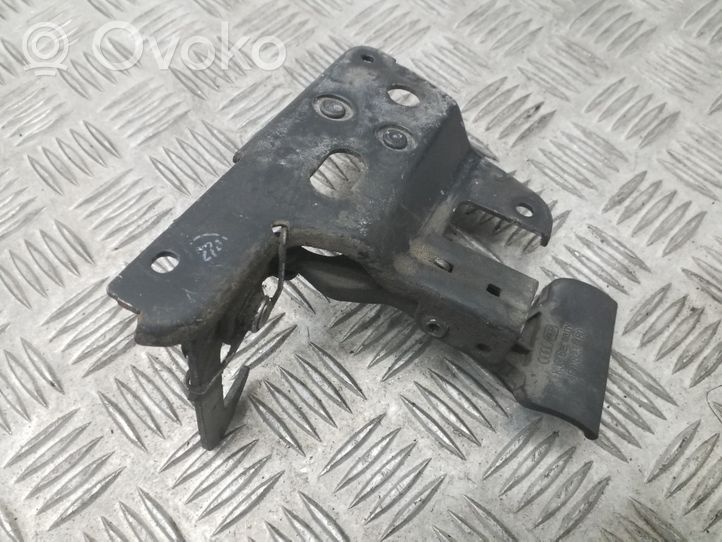 Audi A6 S6 C6 4F Dzinēja pārsega slēdzenes cilpa 4F0823480