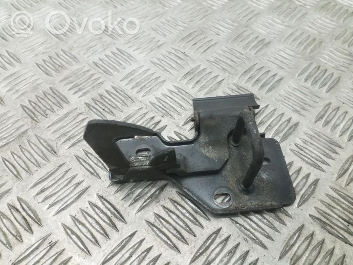 Seat Altea Петля замка капота двигателя 5P0823480