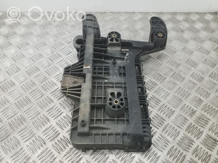 Audi A3 S3 A3 Sportback 8P Battery tray 1K0915333H