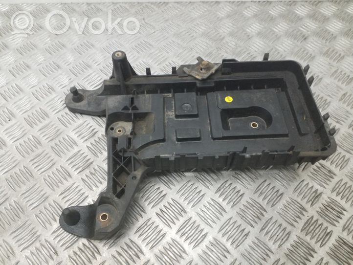 Audi A3 S3 A3 Sportback 8P Battery tray 1K0915333H