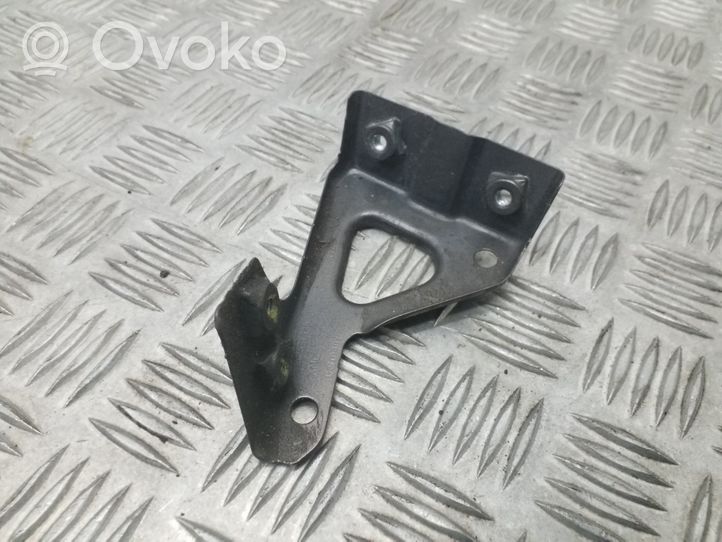 Volkswagen Tiguan Fender mounting bracket 5N0821135