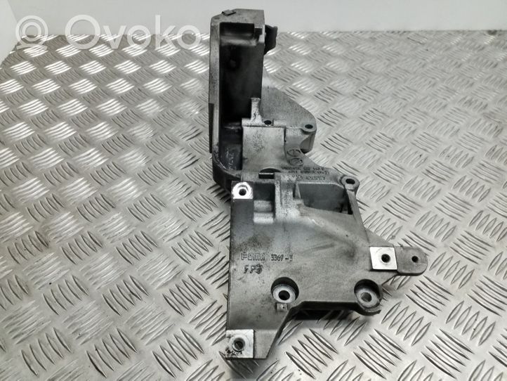 Volkswagen Golf VI Support pompe injection à carburant 03L903143D