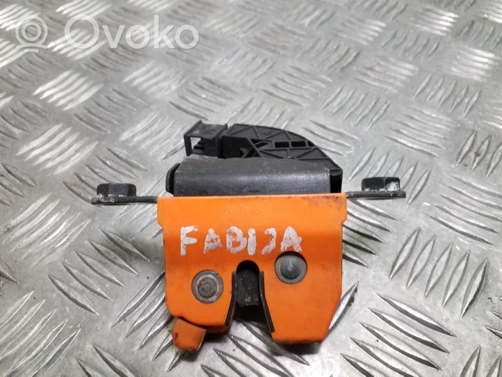 Skoda Fabia Mk1 (6Y) Takaluukun/tavaratilan lukon vastakappale 6Y0827501H