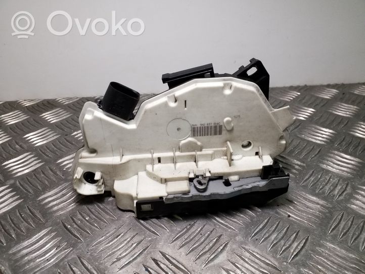 Volkswagen Tiguan Front door lock 5N2837016C